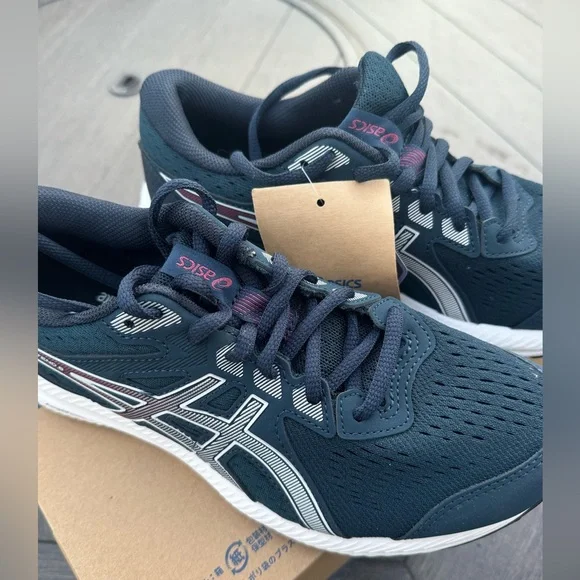 New with tags running shoes! - Picture 5 of 6